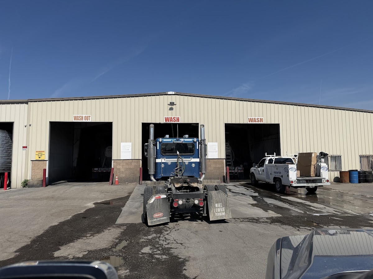 Royal Truck Wash Lube & Tires work