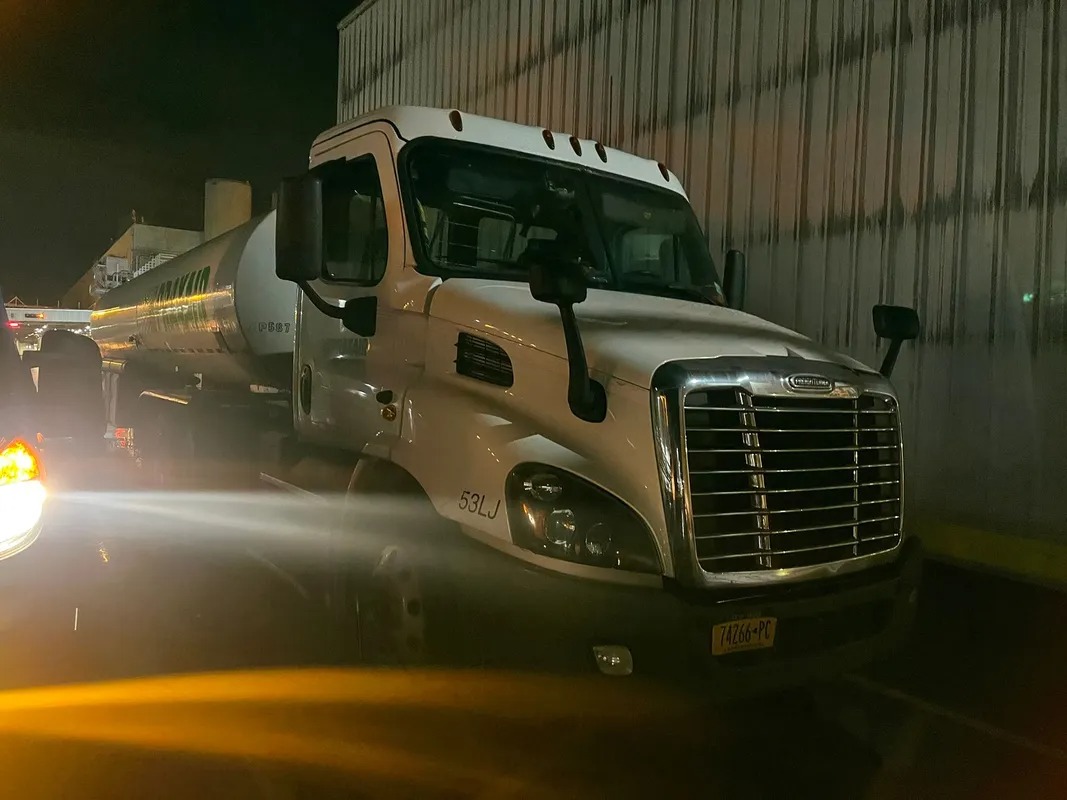 Top Source Truck and Trailer Repair LLC work