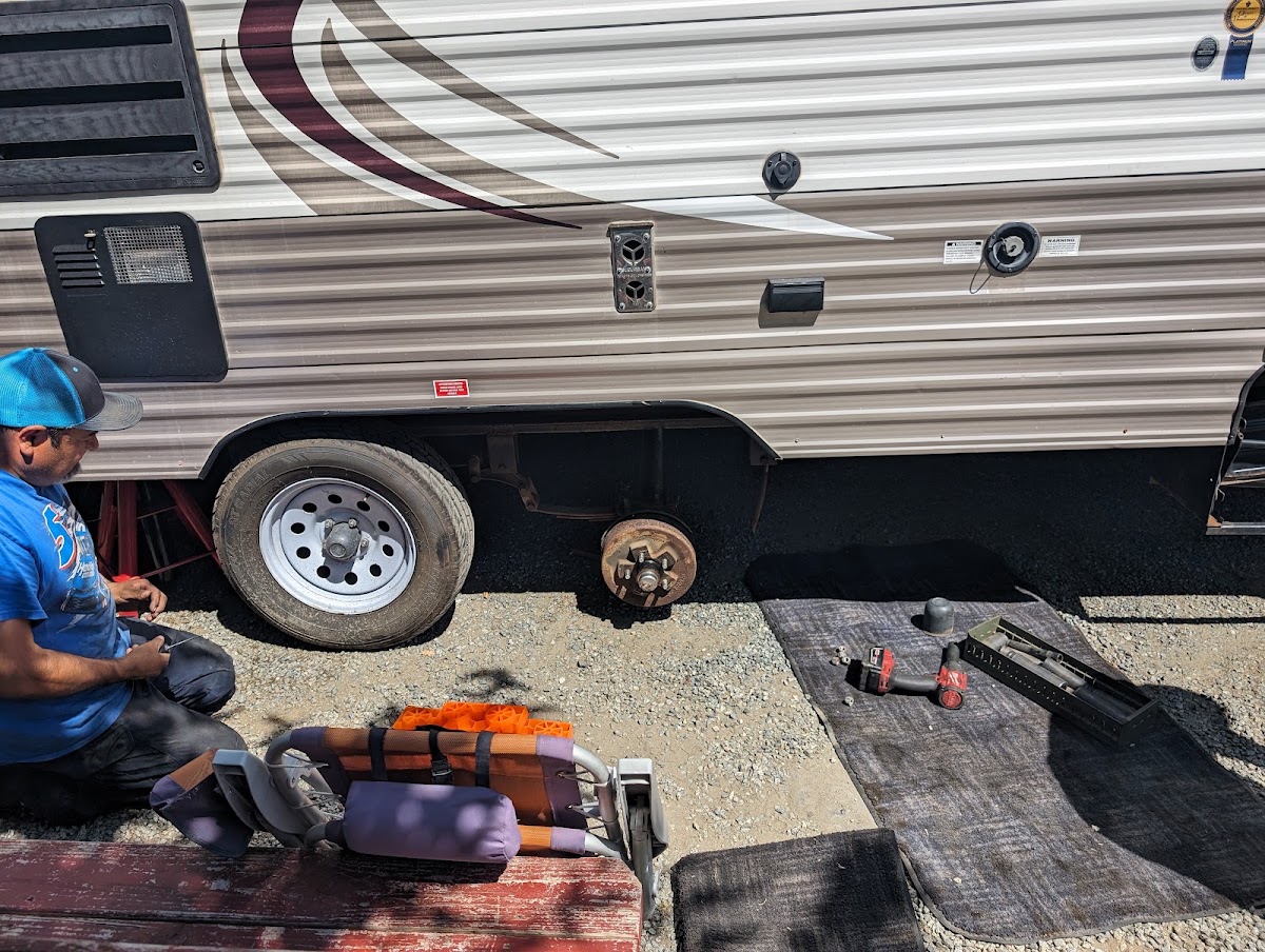 Truck & RV Repair - Road Service and Tire