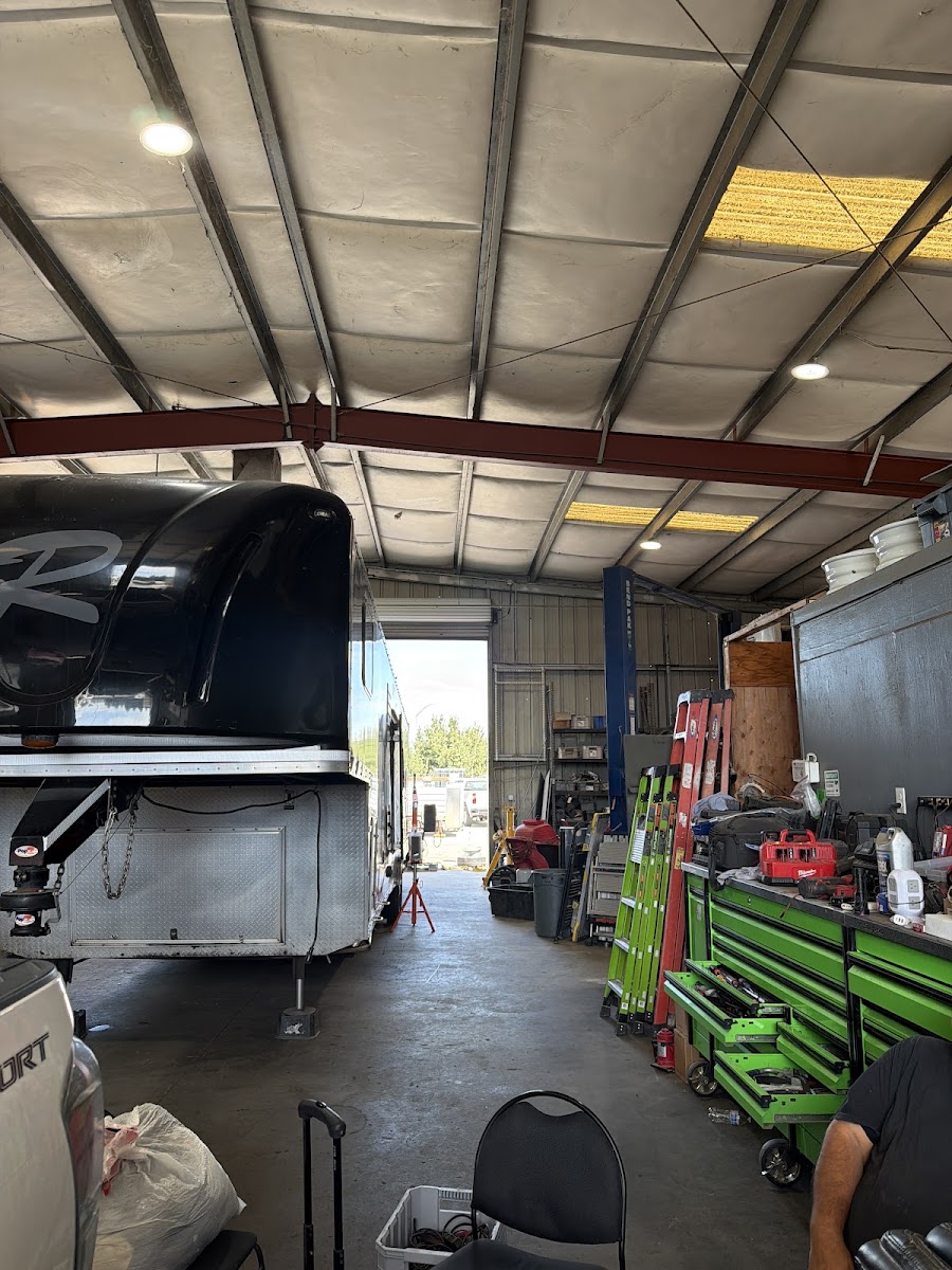 Truck & RV Repair - Road Service and Tire work