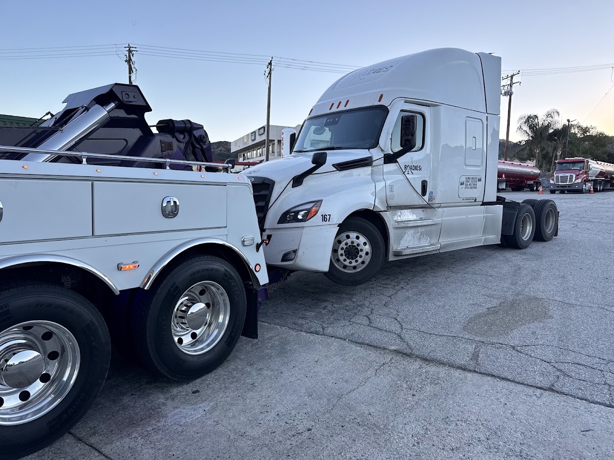 Ramos Heavy Duty RV Commercial Towing work