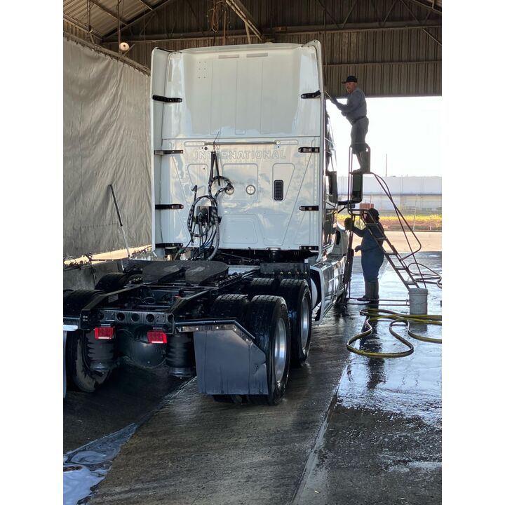 Dale's Transport Truck Wash work
