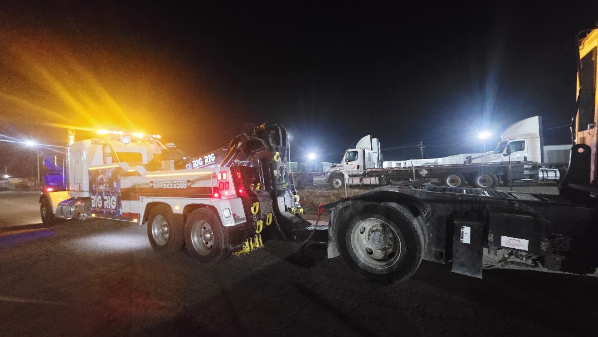 Big Rig Truck Repair And Towing work